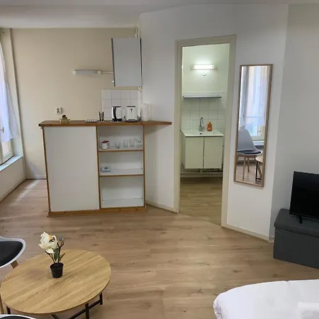 Cosy, 2 Min A Pied Du Metro 7, Acces Direct Paris *
