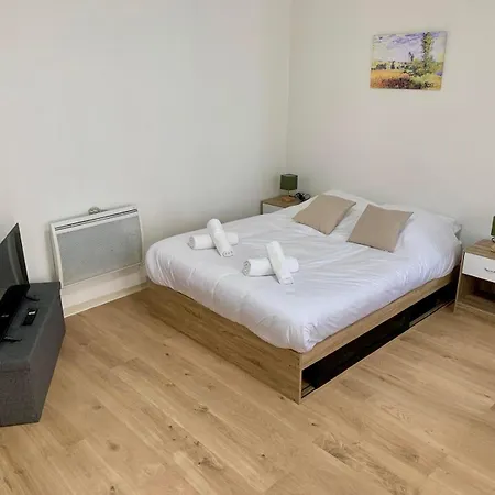 Cosy, 2 Min A Pied Du Metro 7, Acces Direct Paris * Villejuif