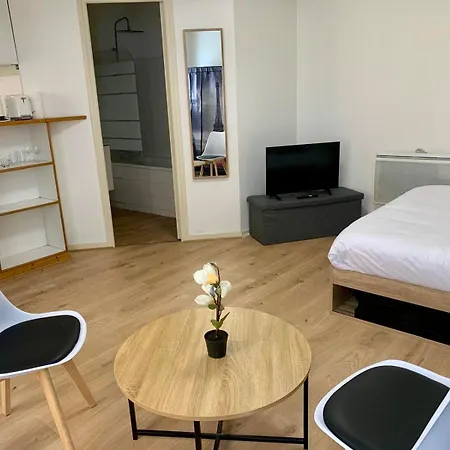 Cosy, 2 Min A Pied Du Metro 7, Acces Direct Paris * Villejuif